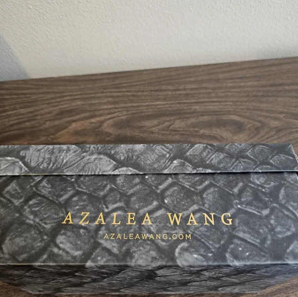 Azalea Wang "Everly" Gold 12M Heels - Picture 2 of 8